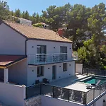 Vikendica Beach Front Home In Blato *