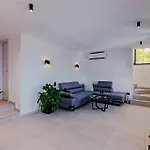 Front In * Blato (Korcula)