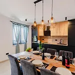 Semesterbostad Beach Front Home In Blato