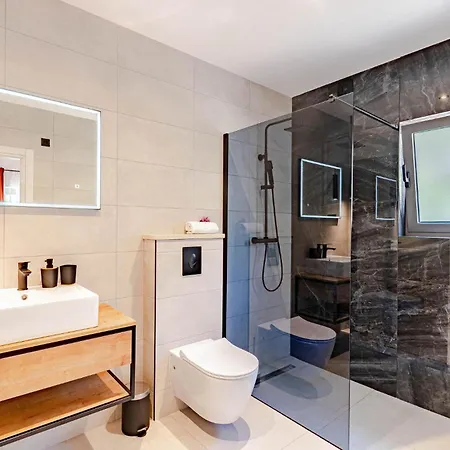 Holiday home Gorgeous In Blato With Wifi *