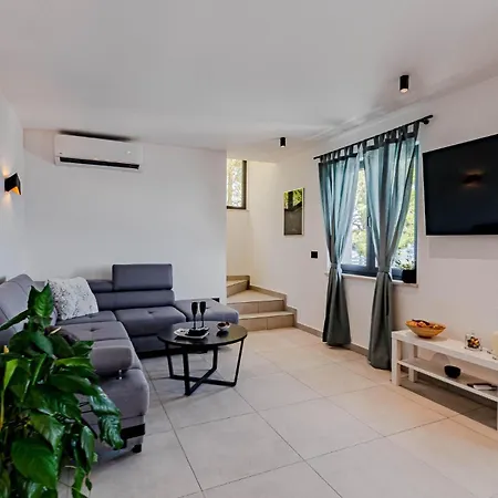 Gorgeous In Blato With Wifi Holiday home